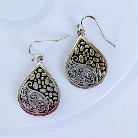 Boho Teardrop Filigree Earrings Intricate Design Dangling Silvertone - Picture 5 of 6